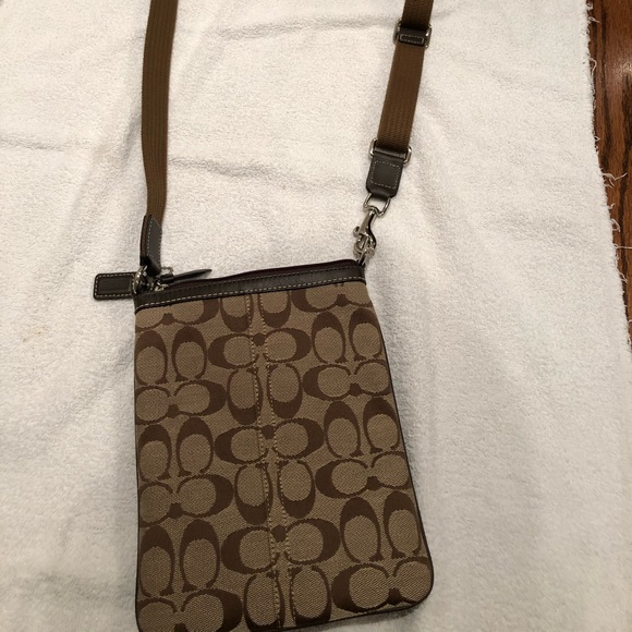 Coach cross body purse. In perfect condition - Picture 2 of 4
